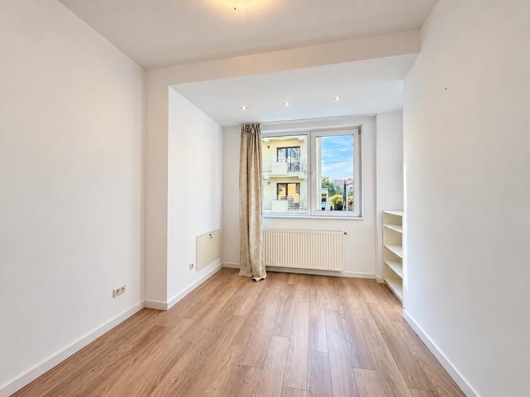 Apartament cu 4 camere semidecomandat în Dorobanți