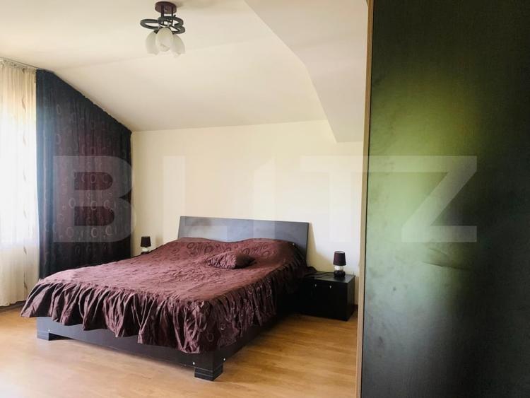 Casă individuală cu 7 camere cu Canalizare în Cârcea