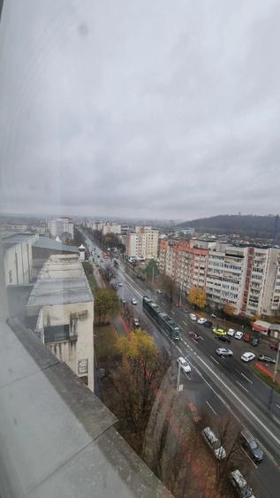 Apartament cu 3 camere decomandat în Nicolina