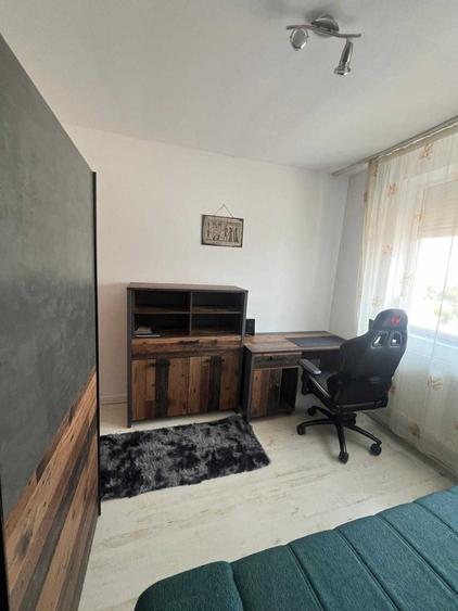 Apartament cu 3 camere semidecomandat în Circumvalațiunii