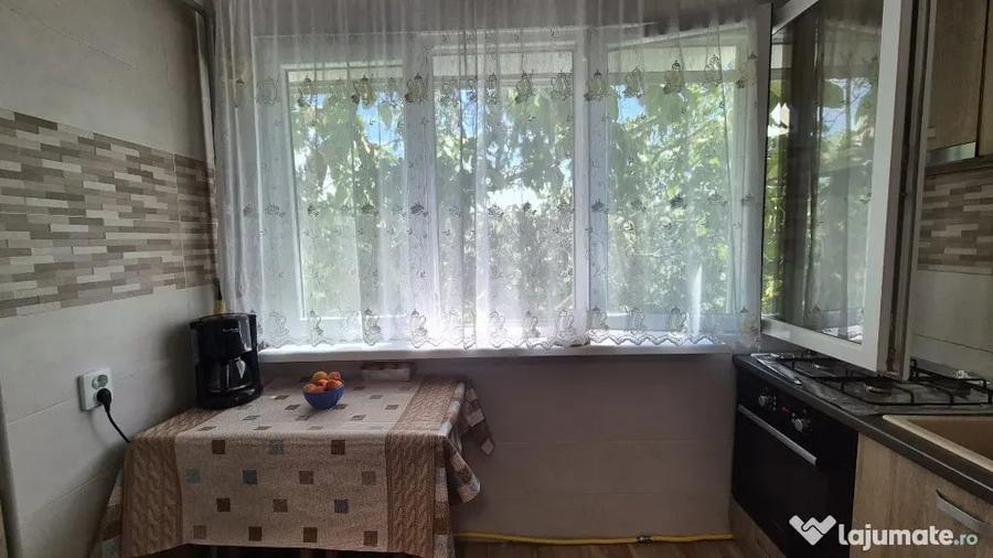 Apartament cu 2 camere decomandat în Vest