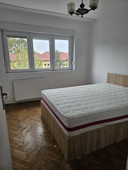 Apartament cu 3 camere decomandat, mobilat în Complex Studențesc