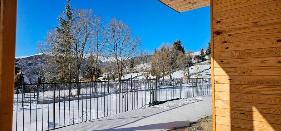 Casă individuală cu 3 camere cu Canalizare în Trăisteni