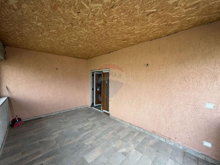 Casă individuală cu 5 camere cu Teren 3960 Mp în Lămotești