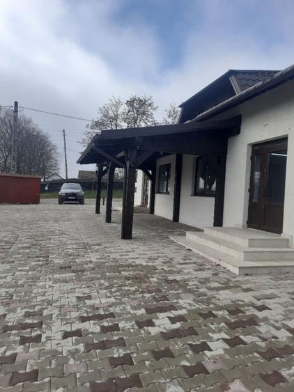 Spațiu comercial, de 300 mp, în Vadu Moldovei