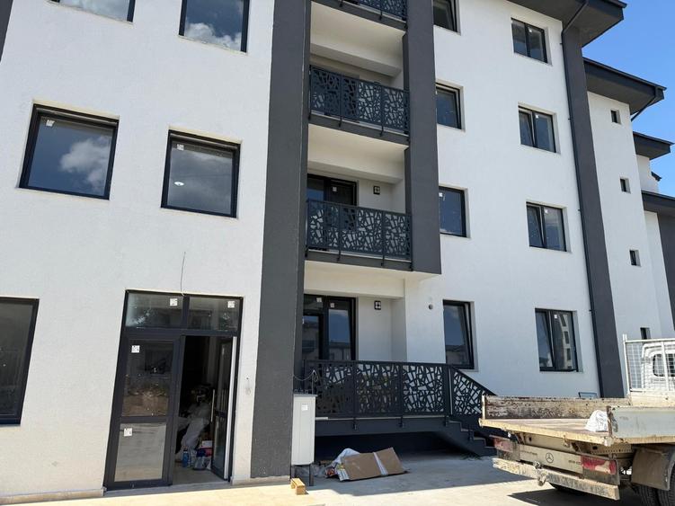 Apartament cu 2 camere decomandat în Dobroești