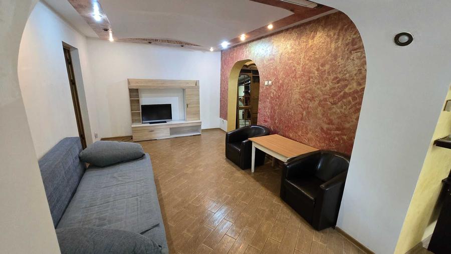 Apartament cu 2 camere decomandat în Podu Roș