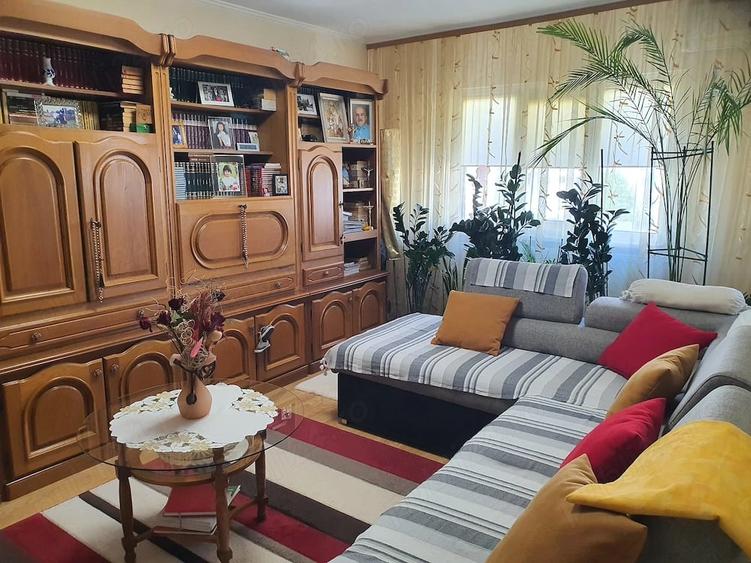 Apartament cu 3 camere decomandat în Ostroveni