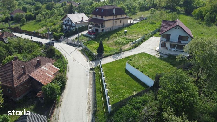 Casă cu 4 camere cu Teren 700 Mp în Curtea de Argeș