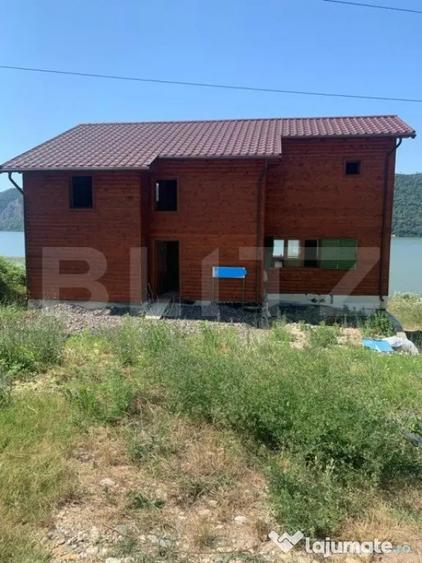 Casă cu 5 camere cu Teren 582 Mp în Central