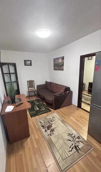 Apartament cu 2 camere semidecomandat în Filiași