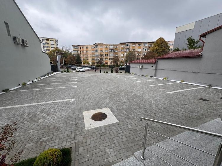 Spațiu comercial, de 300 mp, în Cornitoiu