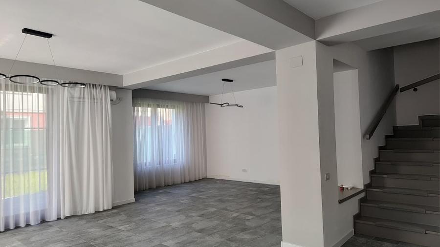 Duplex cu 5 camere cu Teren 300 Mp în Central