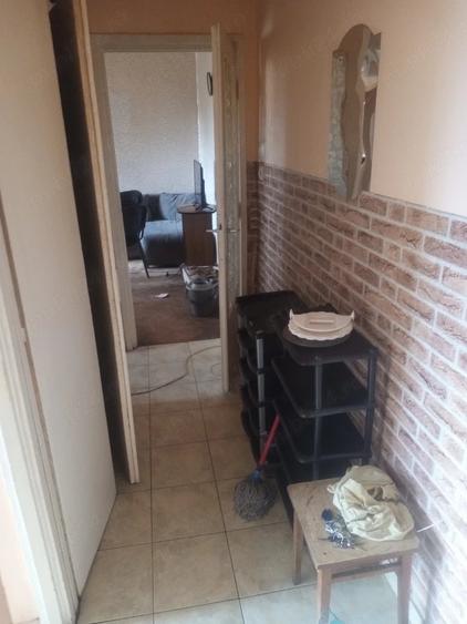 Apartament cu 4 camere semidecomandat în Dâmbovița