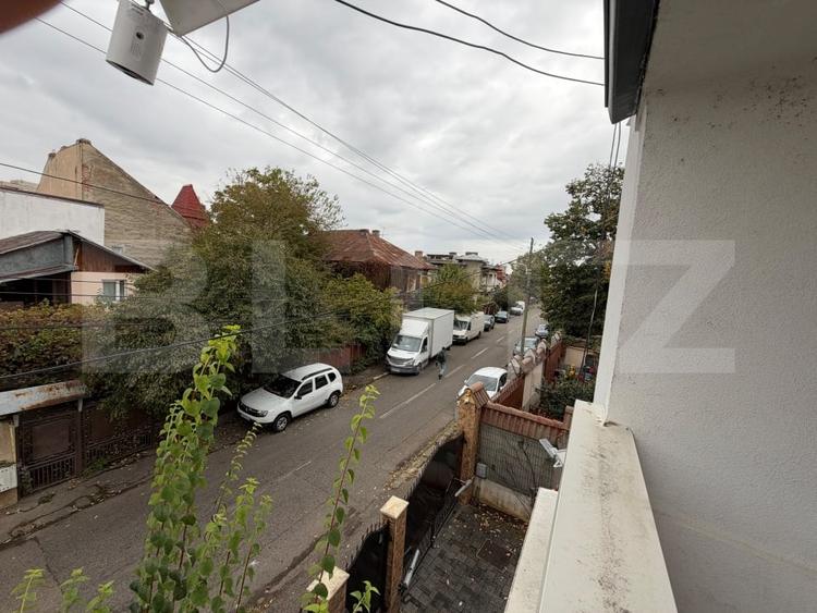Apartament cu 4 camere decomandat, mobilat în Central
