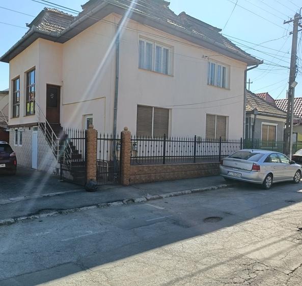 Casă cu 2 camere cu Teren 50 Mp în Central