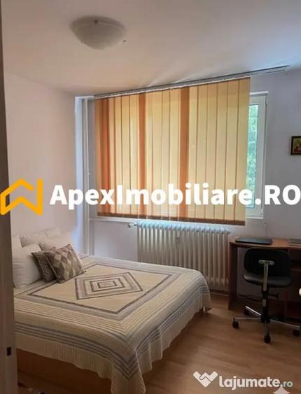 Apartament cu 3 camere decomandat în Drumul Taberei