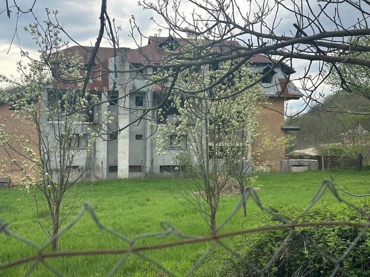 Spațiu comercial, de 900 mp, în Hotarele