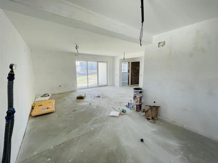 Casă individuală cu 4 camere decomandat cu Teren 600 Mp în Paleu