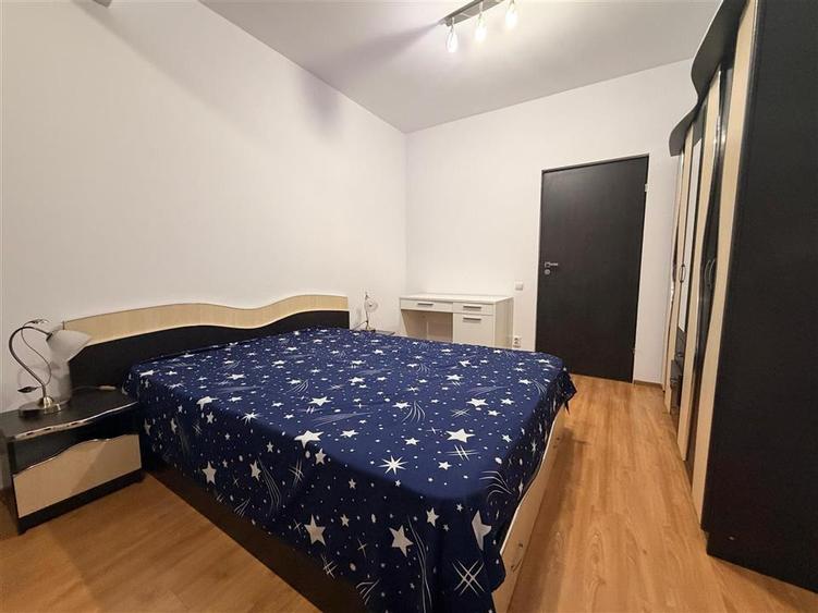 Apartament cu 3 camere semidecomandat, mobilat în Moșilor