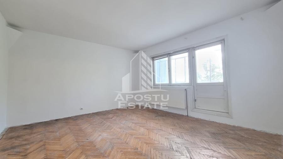 Apartament cu 3 camere decomandat în Aradului