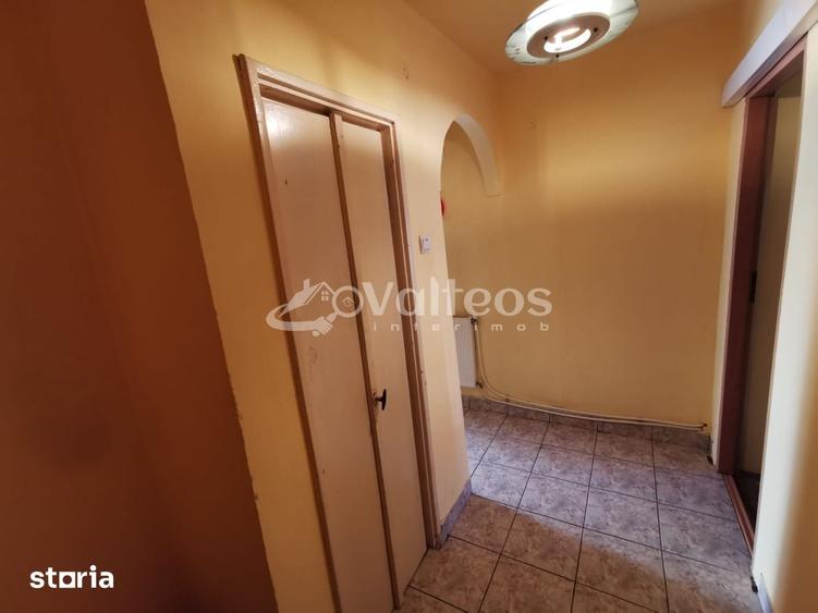 Apartament cu 4 camere decomandat în Central