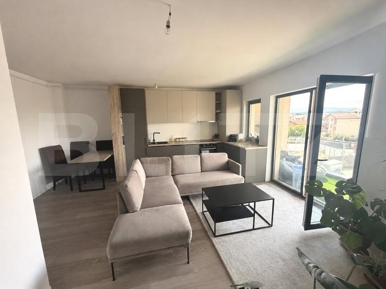 Apartament cu 3 camere semidecomandat, mobilat în Florești