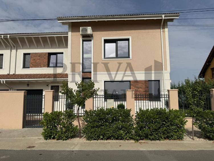 Casă individuală cu 5 camere cu Canalizare în Dumbrăvița