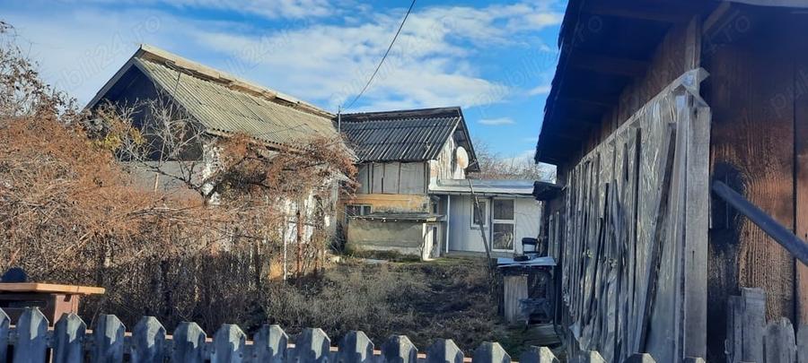 Casă cu Teren 1277 Mp în Stâlpeni
