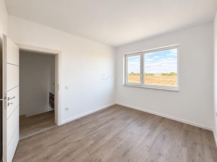 Duplex cu 5 camere cu Canalizare în Moșnița Nouă
