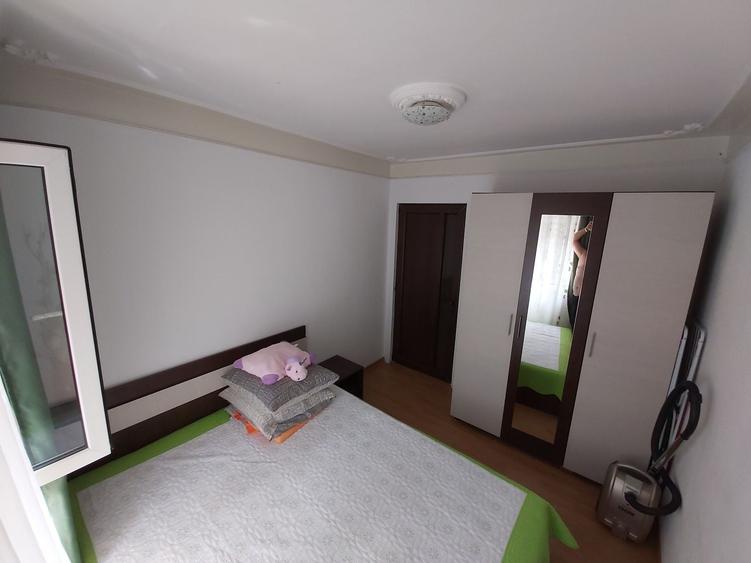 Apartament cu 2 camere semidecomandat în Podu Roș