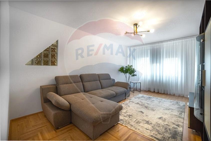 Apartament cu 3 camere decomandat în Vlahuță