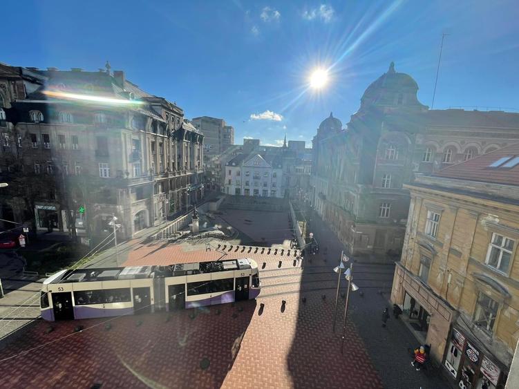 Birou, de 110 mp, în P-ța Unirii