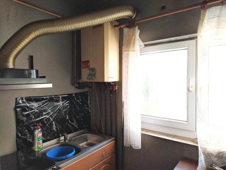 Apartament cu 4 camere decomandat în Central
