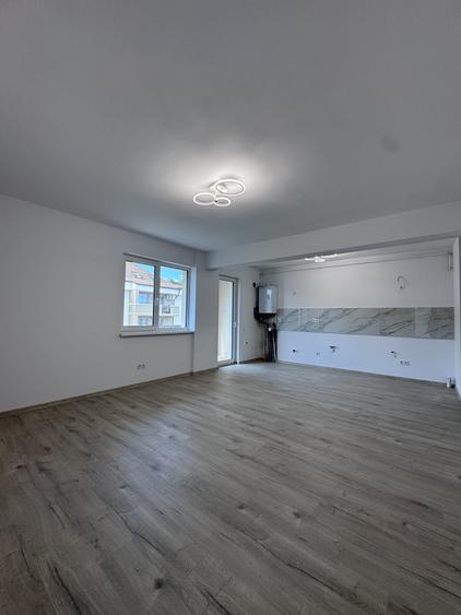 Apartament cu 3 camere semidecomandat în Florești