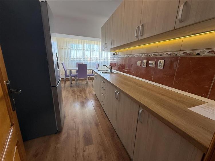 Apartament cu 3 camere decomandat în Ștefan cel Mare