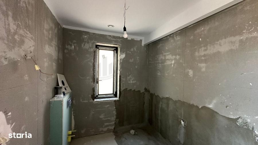 Casă cu 4 camere în Ostratu