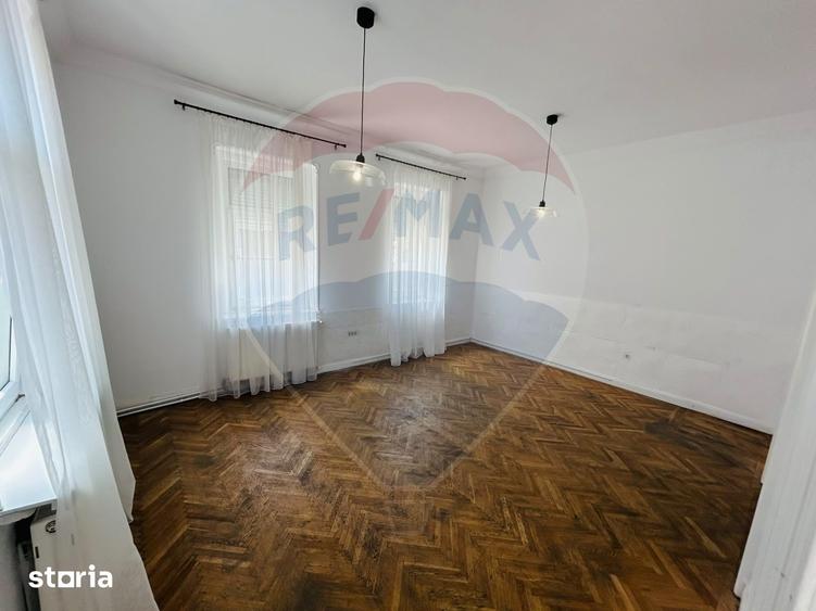 Casă cu 3 camere decomandat cu Teren 160 Mp în Rovine