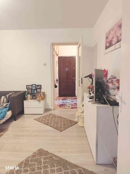 Apartament cu 2 camere semidecomandat în Craiovița Nouă