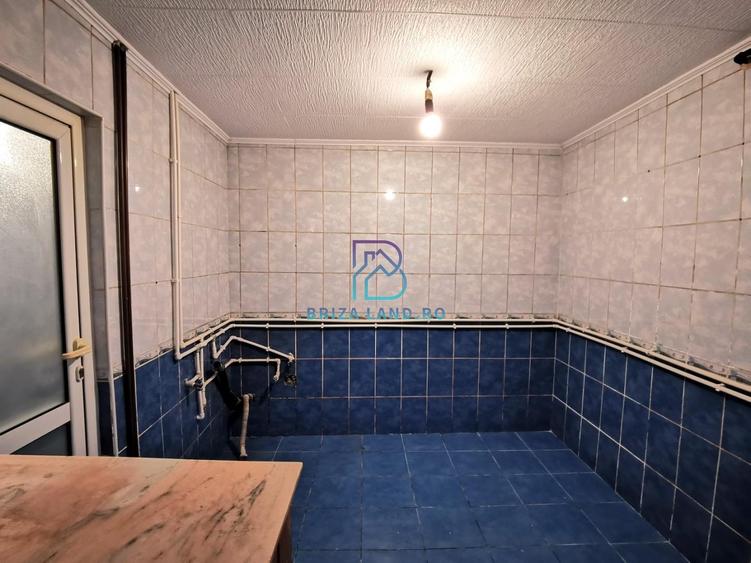 Casă individuală cu 9 camere cu Canalizare în Chitila