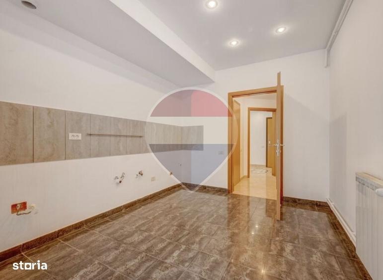 Apartament cu 4 camere decomandat în Primăverii