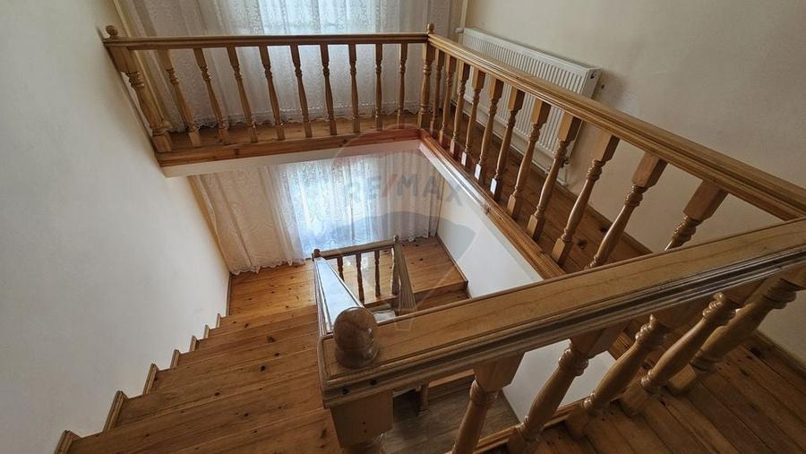 Casă cu 5 camere cu Teren 2078 Mp în Bogata