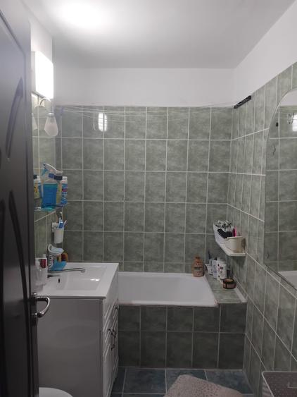Apartament cu 3 camere decomandat, mobilat în Dacia
