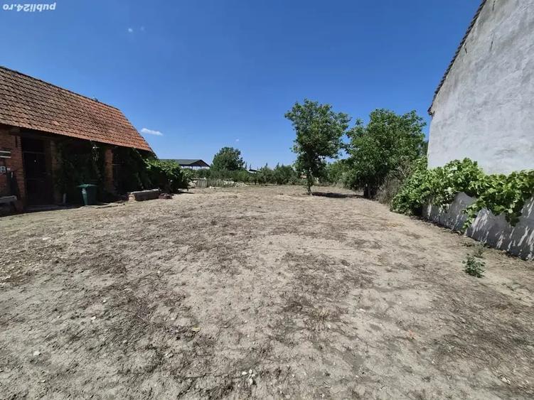 Casă cu 2 camere cu Teren 1600 Mp în Păru