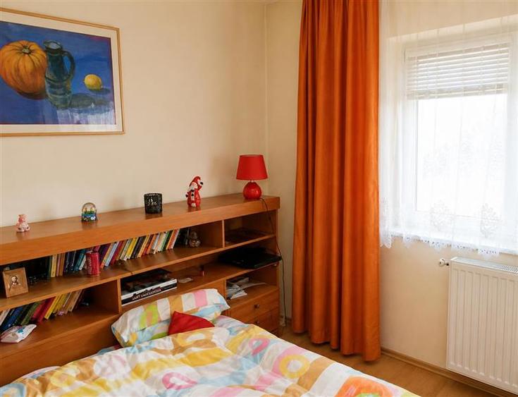 Apartament cu 3 camere decomandat în Calea București