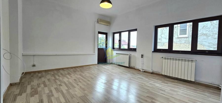 Apartament cu 4 camere semidecomandat în Foișorul de Foc