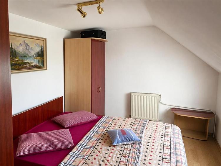 Apartament cu 3 camere semidecomandat în Cedonia