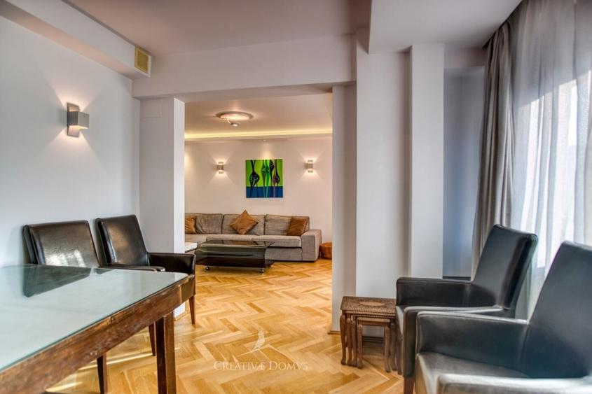 Apartament cu 4 camere semidecomandat, mobilat în Universitate