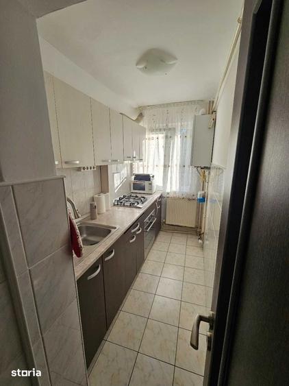 Apartament cu 3 camere semidecomandat în Alexandru cel Bun