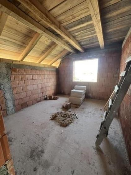 Casă individuală cu 4 camere cu Teren 300 Mp în Cihei